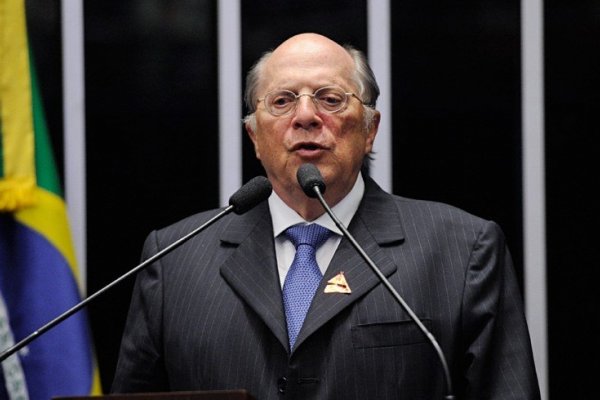 [Autor do impeachment de Dilma se manifesta contra voto em Flávio Bolsonaro: 'Cuidado com o precipício']