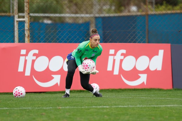 Yanne celebra 1ª convocação para a Seleção Feminina: [Yanne celebra 1ª convocação para a Seleção Feminina: