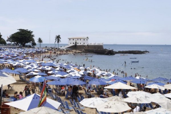[MP abre ação para combater 'loteamento' e abusos na praia do Porto da Barra]