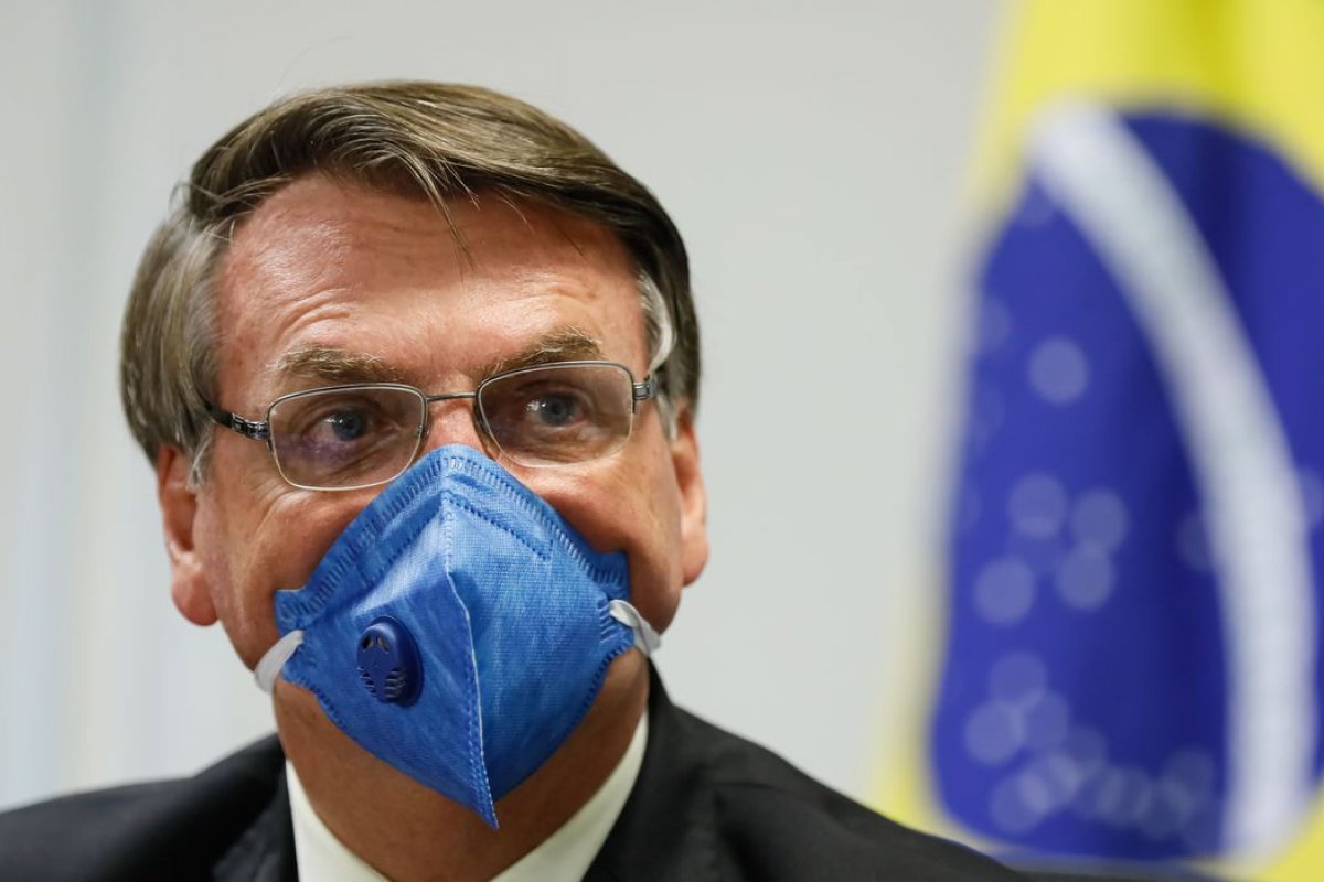 Em decreto, Bolsonaro inclui imprensa em serviços que não devem ser paralisados pelo coronavírus