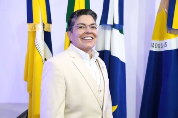 [Ex-dona de prostíbulo, sétima parlamentar mais votada do MS se apresenta como 