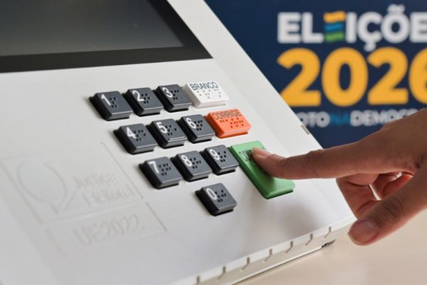 [Datafolha: 43% acham que vida seguirá igual com Lula; eleitor se divide sobre como ficará com Flávio]
