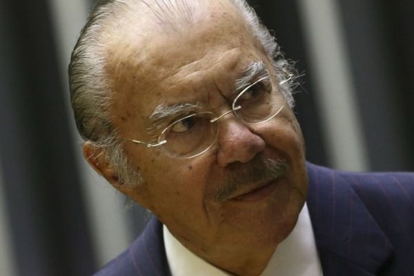 [José Sarney é operado após sentir dores abdominais e segue internado na UTI]