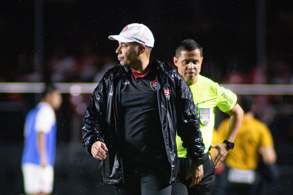 [Jair Ventura admite incômodo com jejum do Vitória fora de casa]