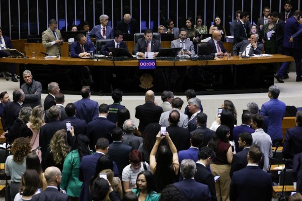 [ Oposição libera bancadas para votar PEC do fim da escala 6x1]