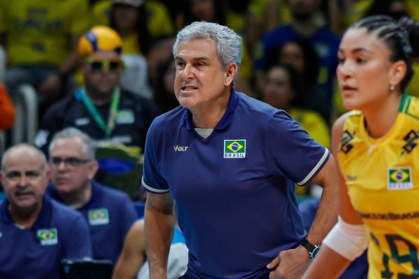 [Zé Roberto projeta aposentadoria da Seleção feminina após Olimpíadas de 2028]