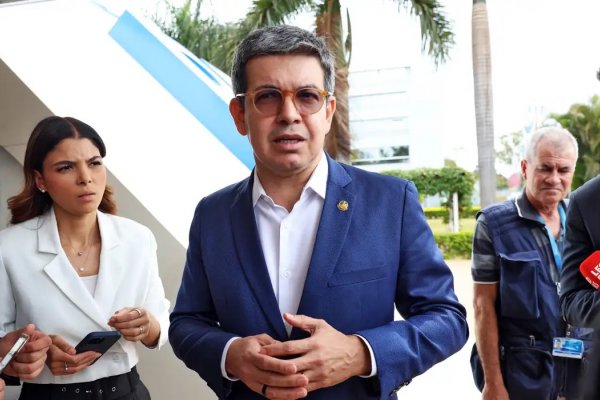 [Senador do PT chama apoio de Flávio ao fim da escala 6x1 de “oportunismo eleitoral”]