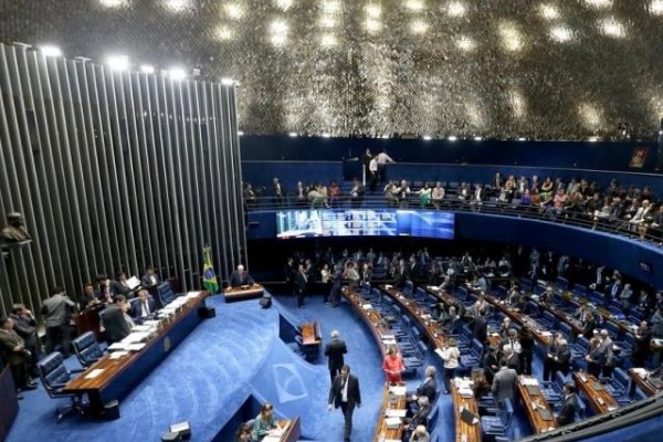 [Senado aprova em 1º turno PEC que acaba com a escala 6x1]