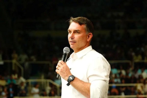 [Estudante protocola liminar contra a concessão de título de Cidadão Soteropolitano a Flávio Bolsonaro]