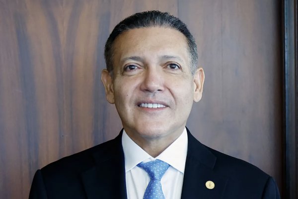 [Kassio Nunes Marques quebra promessa de TSE autocontido, e magistrados veem engajamento explícito na campanha de Flávio Bolsonaro]
