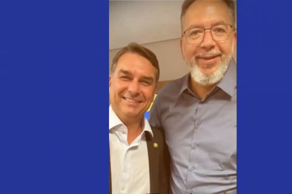 [Vídeo: em 1º turno das Eleições, Flávio Bolsonaro declarou apoio a deputado eleito preso em operação contra lavagem de dinheiro]