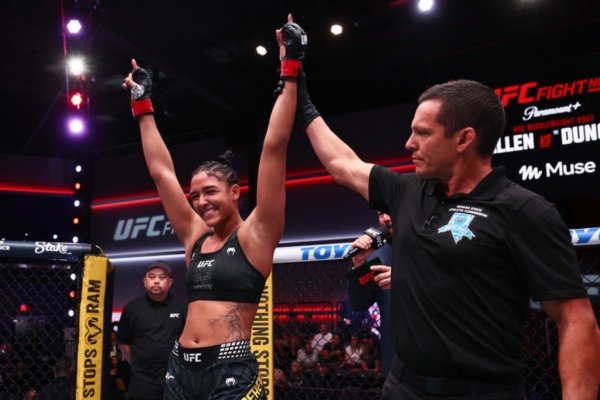 [Baiana de 20 anos entra no ranking do UFC e faz história na categoria peso-galo]