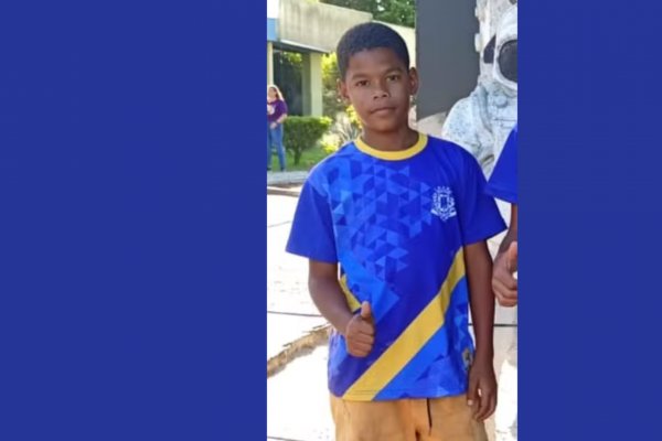 [Adolescentes apreendidos por matar criança dizem à polícia que alvo era irmão da vítima ]