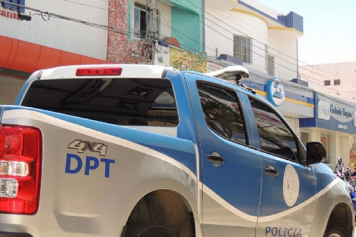 Jovem morre e outro fica ferido após serem baleados em Salvador