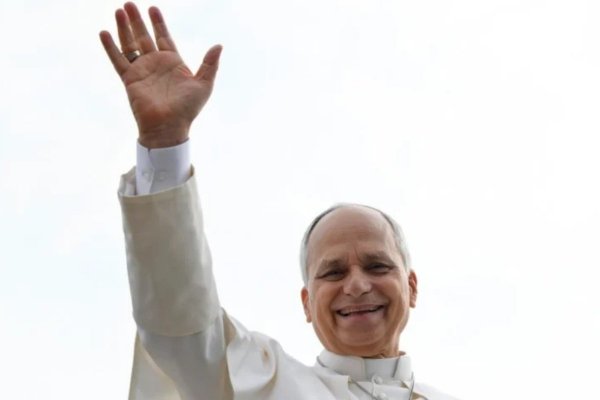[Papa Leão 14 recebe alta após cirurgia para tratar câncer de pulmão]