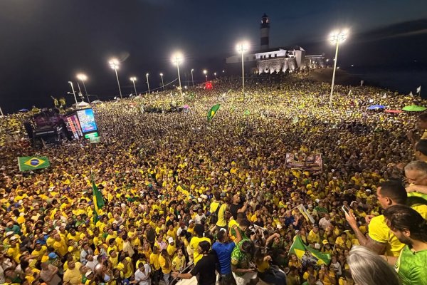 [Vídeo: “É o fim da era do Lula”, afirma Flávio Bolsonaro durante evento no Farol da Barra, em Salvador]