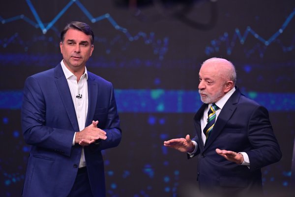 [Lula diz que quer votos de 100% dos presidiários, inclusive de Jair Bolsonaro]