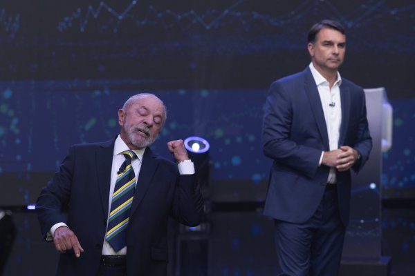 [Lula cita 700 mil mortes pela Covid, e Flávio diz que saúde não foi 'melhor área' do governo Bolsonaro]