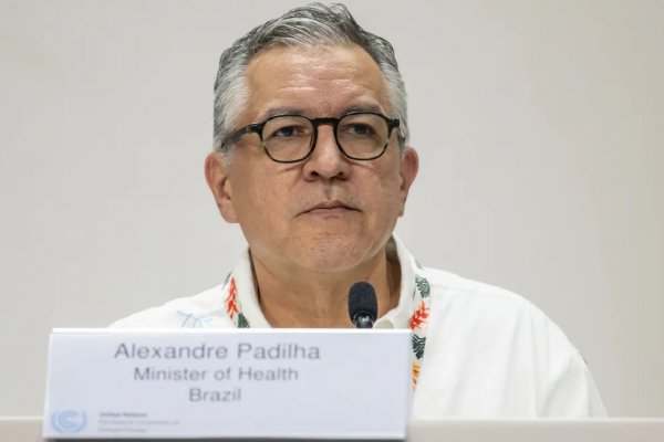[Ministro da Saúde rebate Flávio Bolsonaro e relembra suspeitas durante governo do pai]