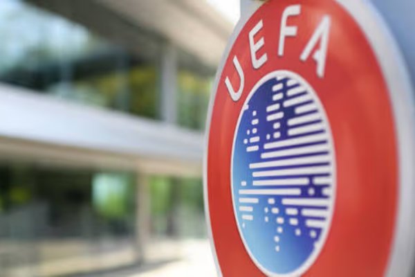 [Uefa envia 42 perguntas à Fifa em meio a conflito com Infantino]