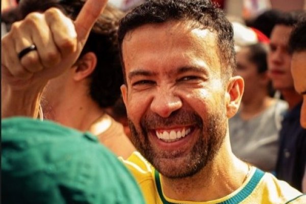 [André Janones recebe alta após internação na UTI por arritmia cardíaca grave]