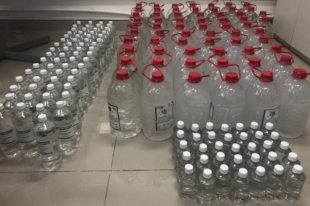 Operação prende dono de loja de informática por venda irregular de álcool em gel, em Salvador