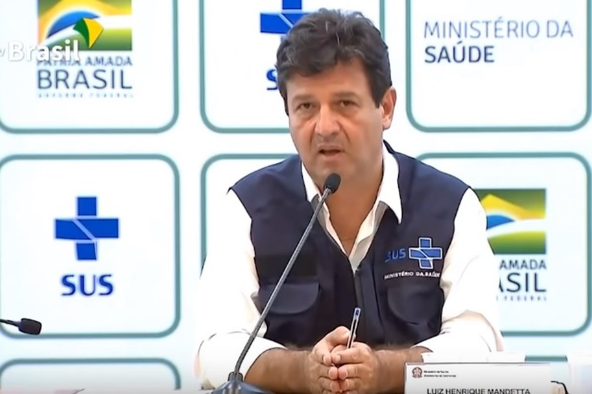 Ministro da Saúde compara jornal O Globo com "engenheiros de obra pronta"