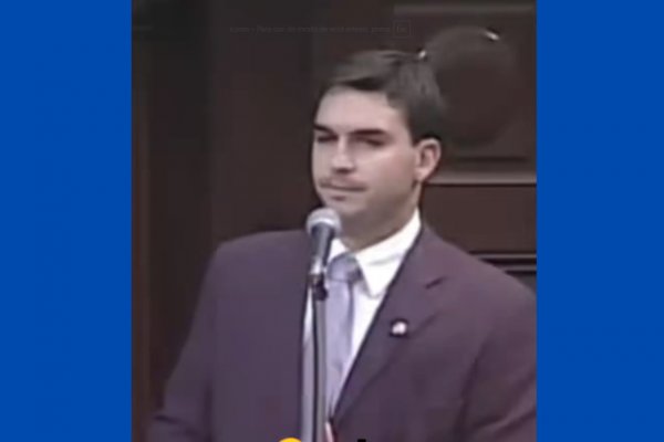 [Vídeo: internet resgata vídeo de Flávio Bolsonaro defendendo milícias]