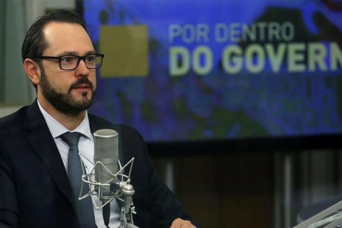 Com menos de um mês no cargo, presidente do Inep é demitido