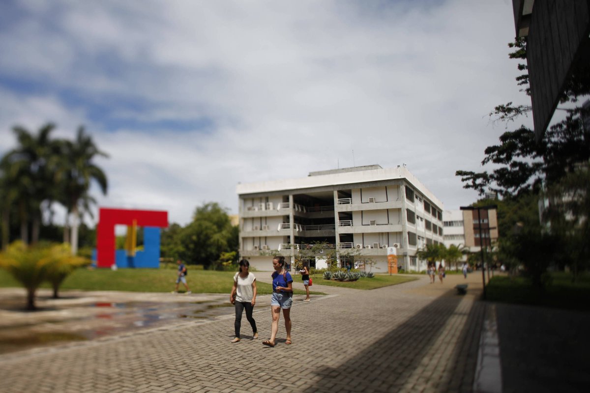 Após corte de R$ 43 milhões, UFBA funcionará nove horas a menos para economizar