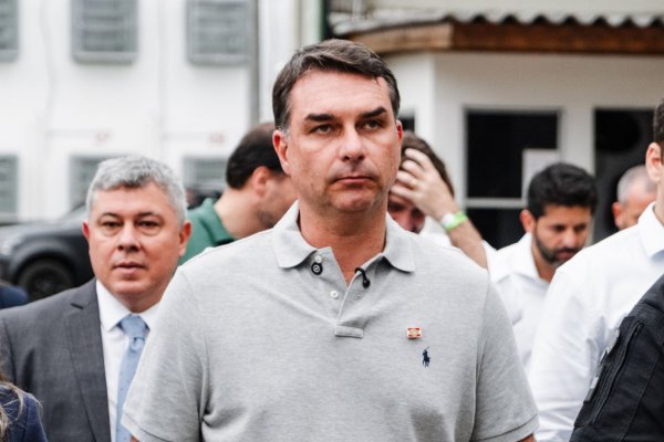 [Flávio Bolsonaro apresenta 19 exigências para liberar sigilos após desafio de Lula ]