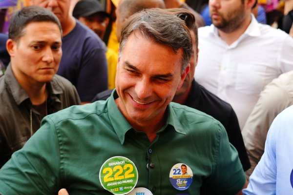 [PF pede ao STF para investigar se Flávio Bolsonaro é sócio oculto de casa de apostas]