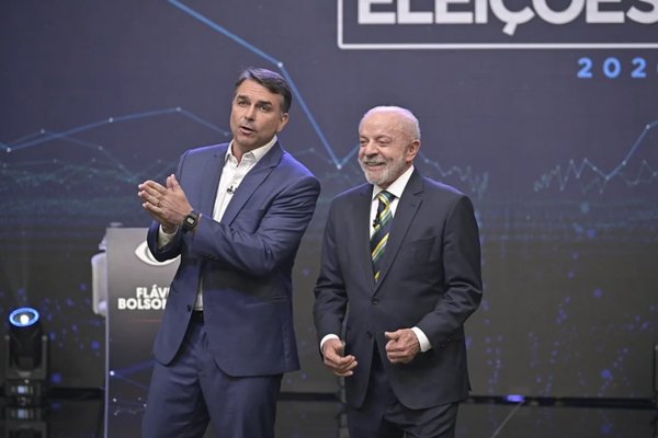 [Lula protocola no TSE autorização que atende condições de Flávio Bolsonaro para quebra de sigilos]