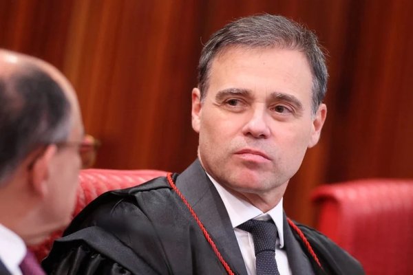 [Mendonça afirma que Lula e Flávio podem divulgar sigilos sem autorização do TSE]