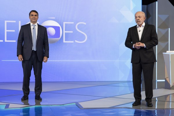 [Lula e Flávio têm embate sobre programas contra o endividamento da população]