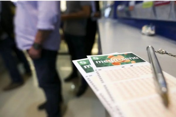 [Mega-Sena pode pagar R$ 230 milhões neste sábado; veja como apostar ]