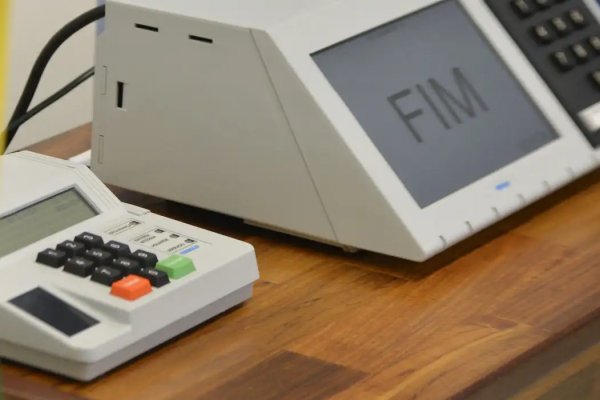 [Apuração começa às 17h, e viradas podem ocorrer conforme urnas são computadas]