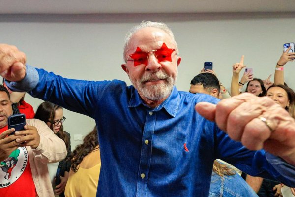 [Lula promete mudar o jeito de governar, ataca Flávio e diz que venceu intromissão externa]