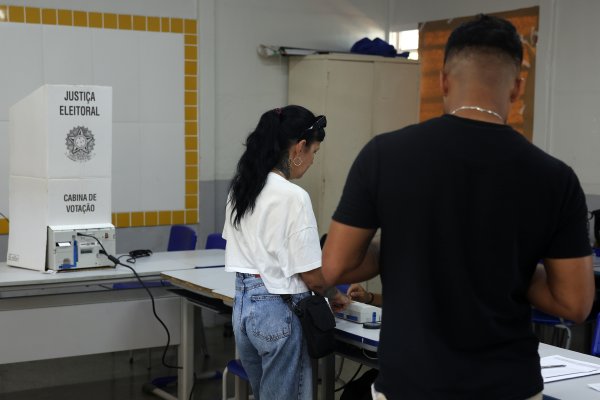 [Salvador tem comparecimento de 85 mil eleitores a mais, mesmo com crise no transporte]