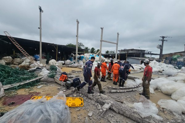 [Desabamento em empresa de reciclagem deixa dois mortos e três feridos em Salvador]