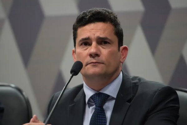 [Moro diz que não há normalidade institucional e que 'Flávio deixar o país é compreensível']