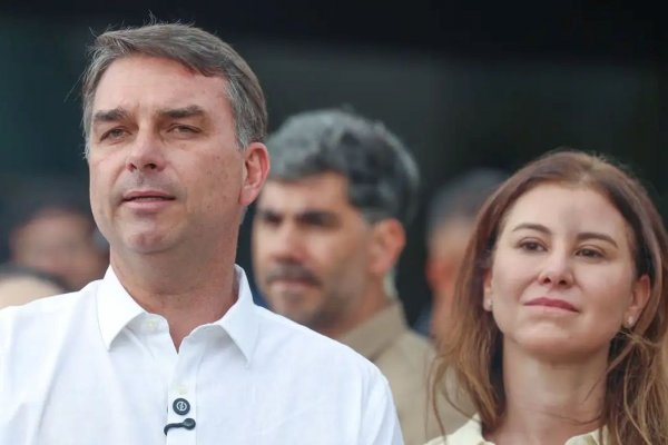 [Voo em que Flávio Bolsonaro fugiu com família chegará nos EUA nesta manhã; entenda caminho feito pelo candidato derrotado]