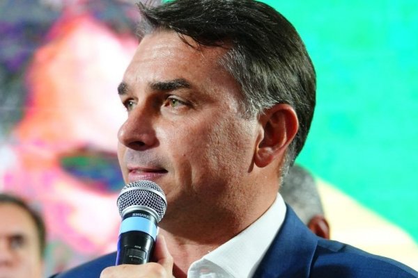 [Flávio Bolsonaro altera carta e recua da autoproclamação como presidente eleito: 