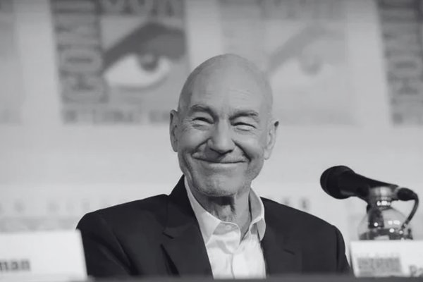 Morre Patrick Stewart, aos 86 anos, referência do teatro e astro de [Morre Patrick Stewart, aos 86 anos, referência do teatro e astro de