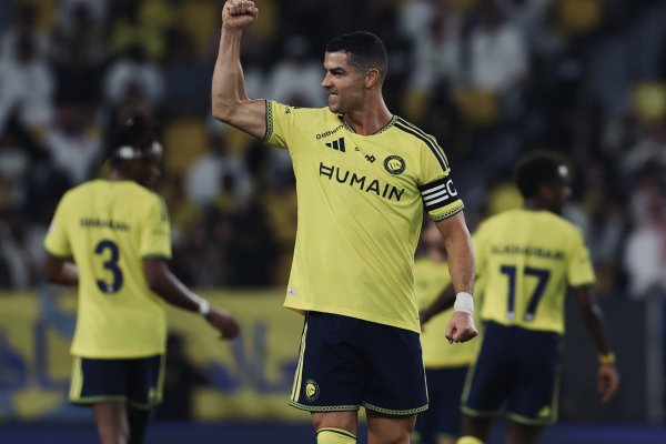 [CR7 faz três gols e diminui distância para chegar ao milésimo gol da carreira ]