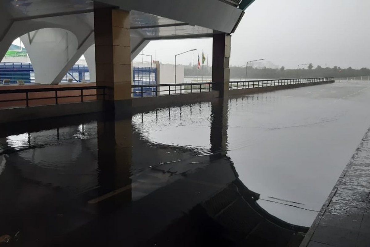 Chuva: Aeroporto de Salvador amanhece com vazamentos e alagamentos