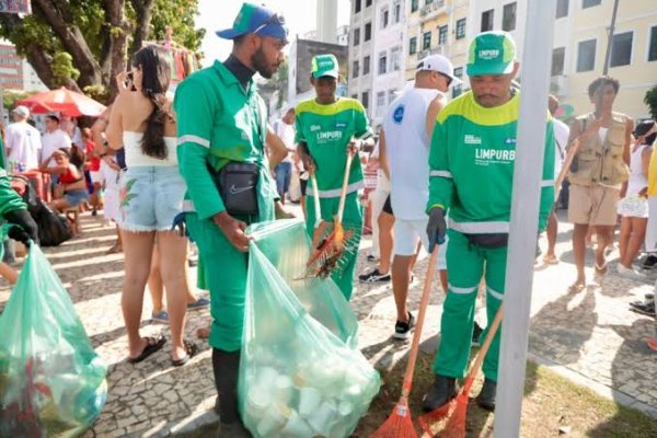[Após nova rodada de negociação sem acordo, trabalhadores da limpeza urbana de Salvador mantêm estado de greve ]