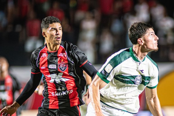 [Partida entre Coritiba e Vitória coloca dois times pressionados frente a frente no Brasileirão]