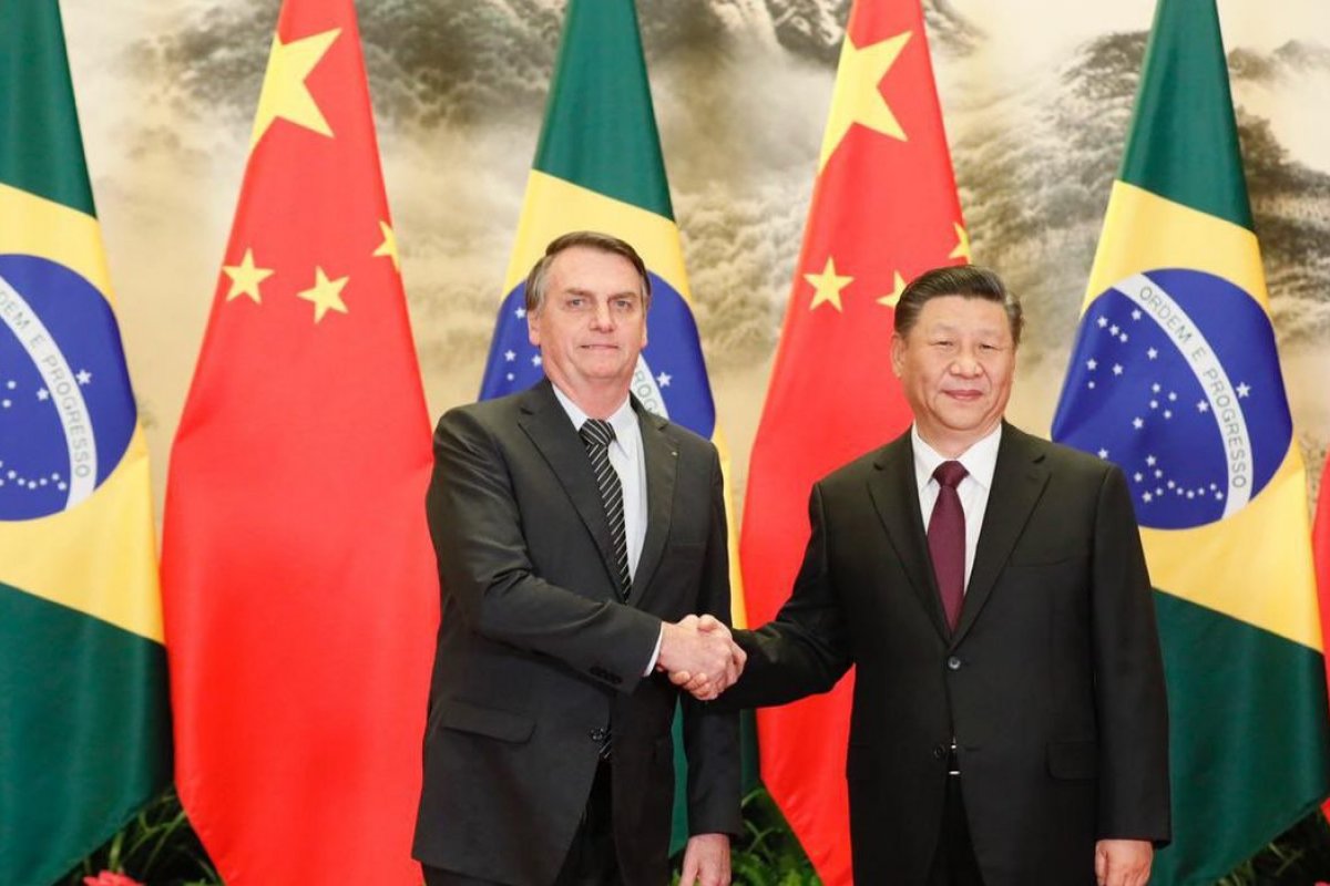 Bolsonaro afirma que trocou informações com presidente chinês sobre coronavírus