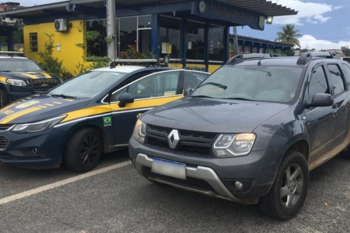 Veículo roubado há sete meses em Salvador é recuperado em Simões Filho